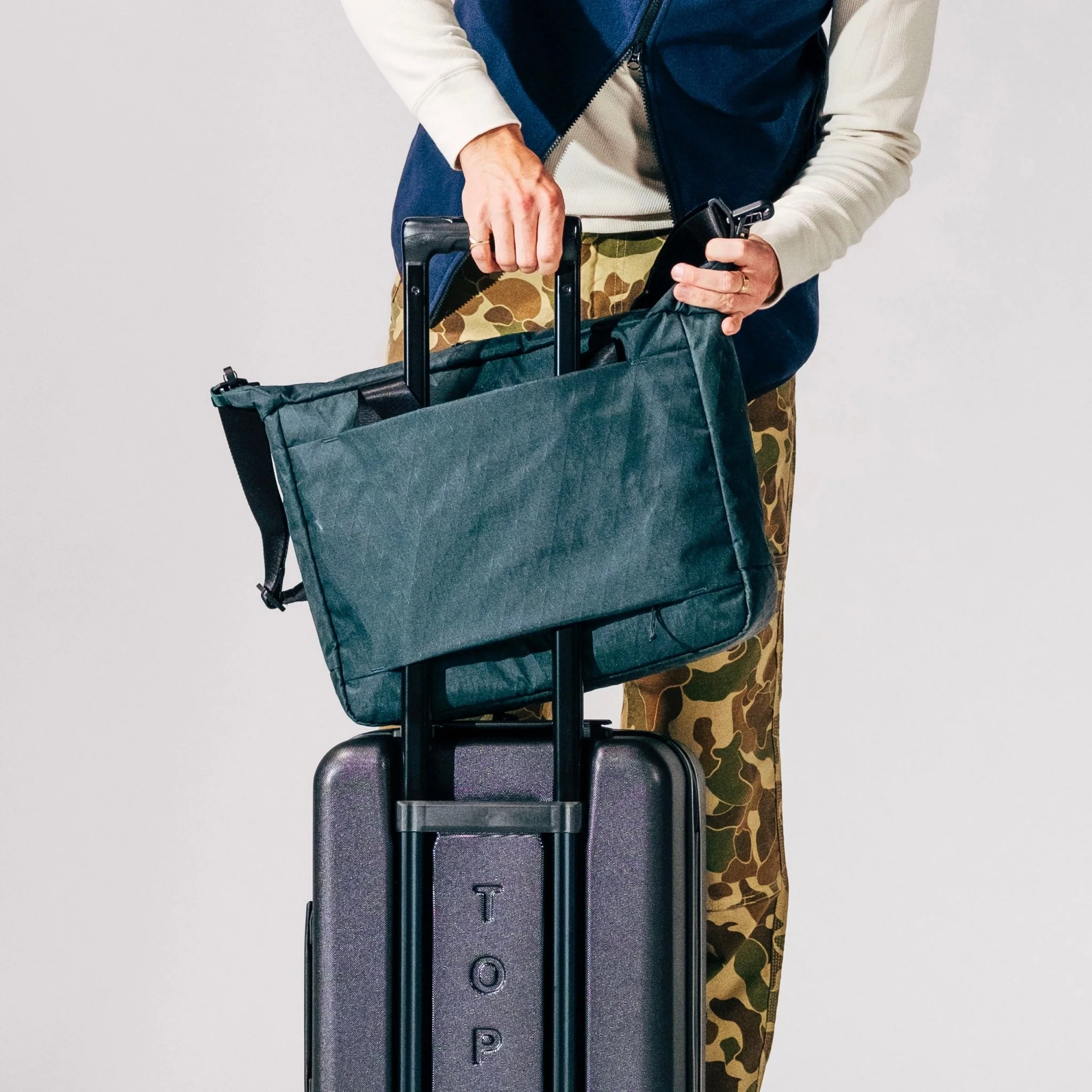 Global Pro Travel Tote 17L - Image 11